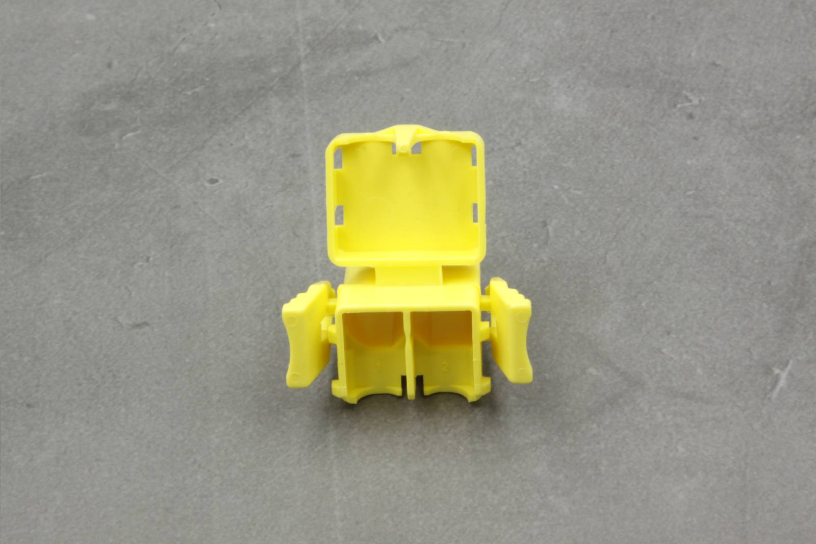 Plug Terminal Right Angle Yellow – 61131378419