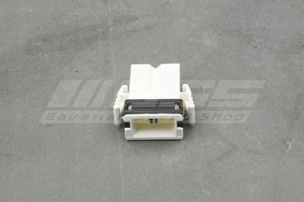Plug Terminal Right Angle White – 61131378417